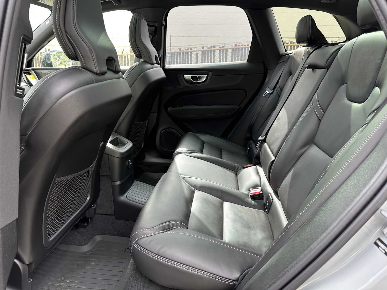 2026 Volvo XC60 Plug-In Hybrid Ultra Black Edition