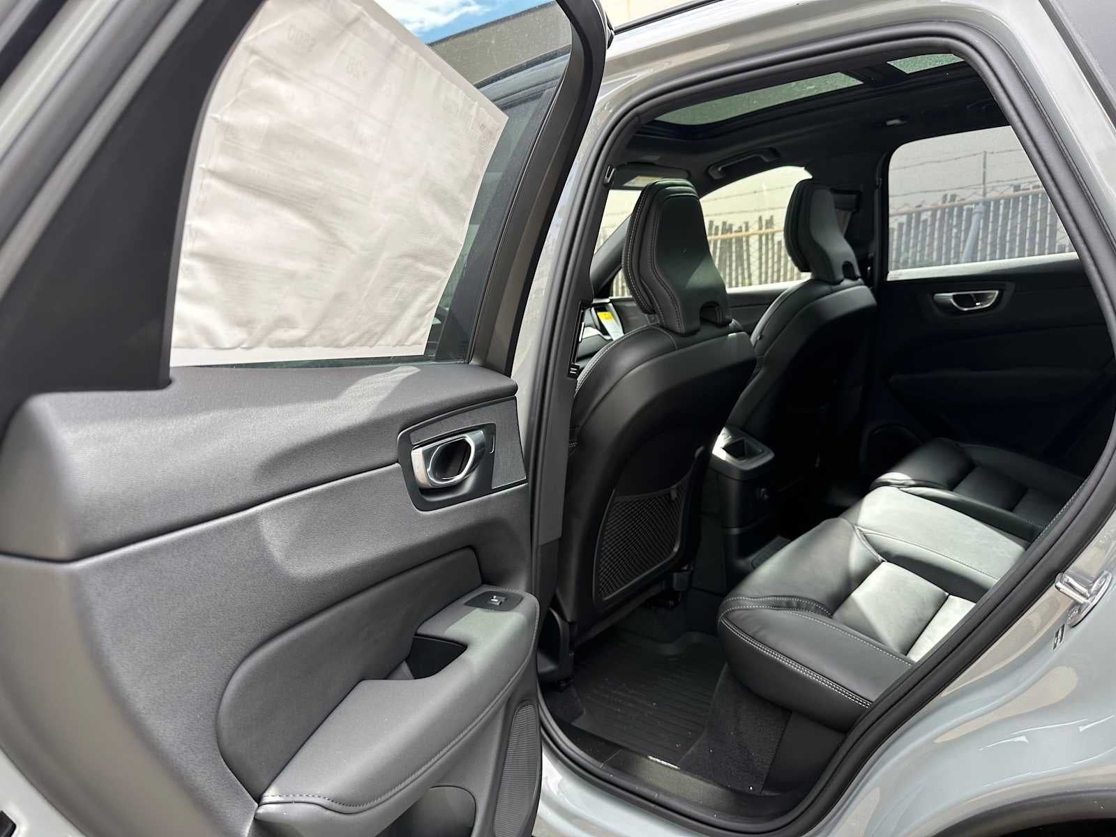 2026 Volvo XC60 Plug-In Hybrid Ultra Black Edition