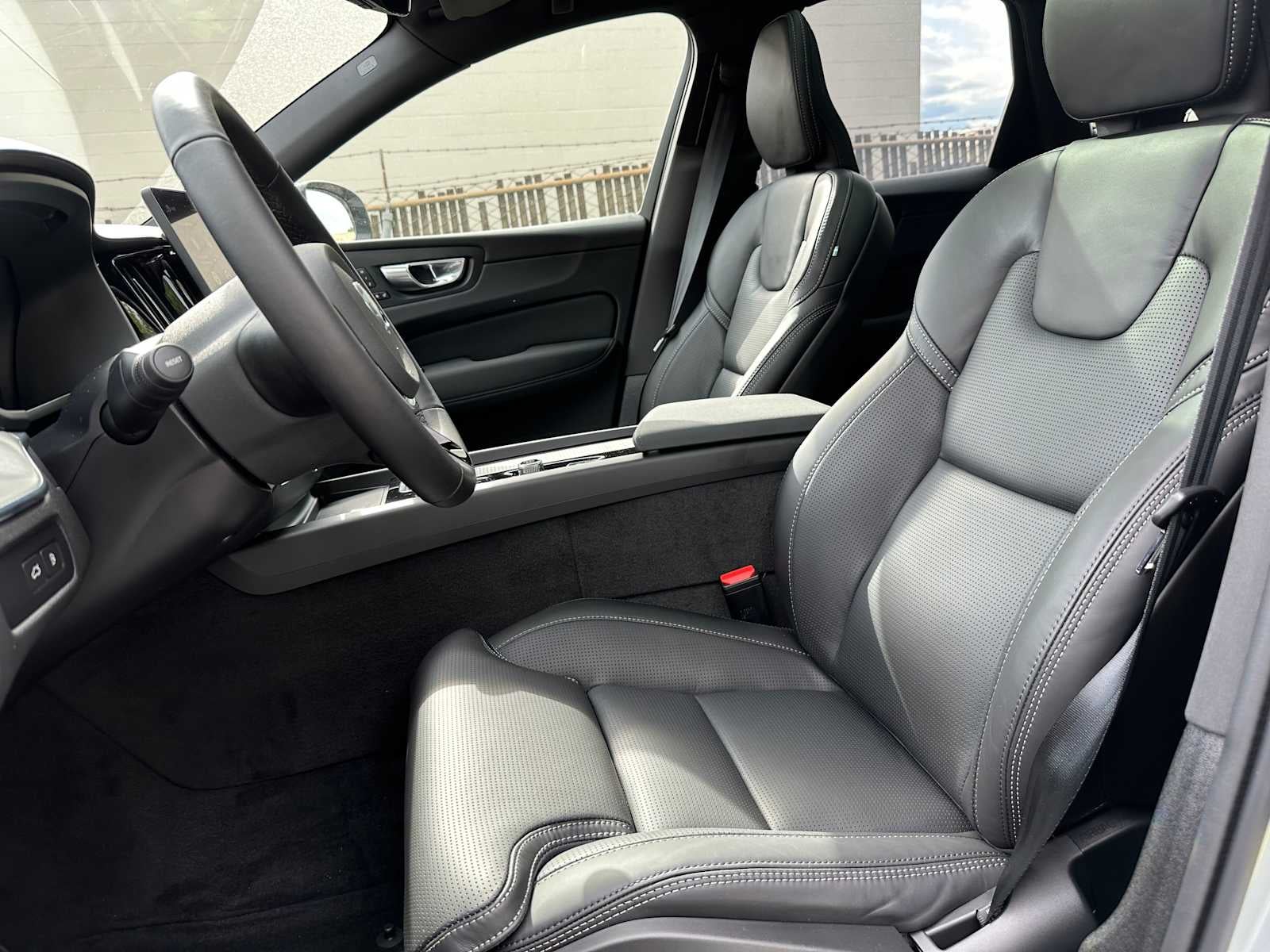 2026 Volvo XC60 Plug-In Hybrid Ultra Black Edition
