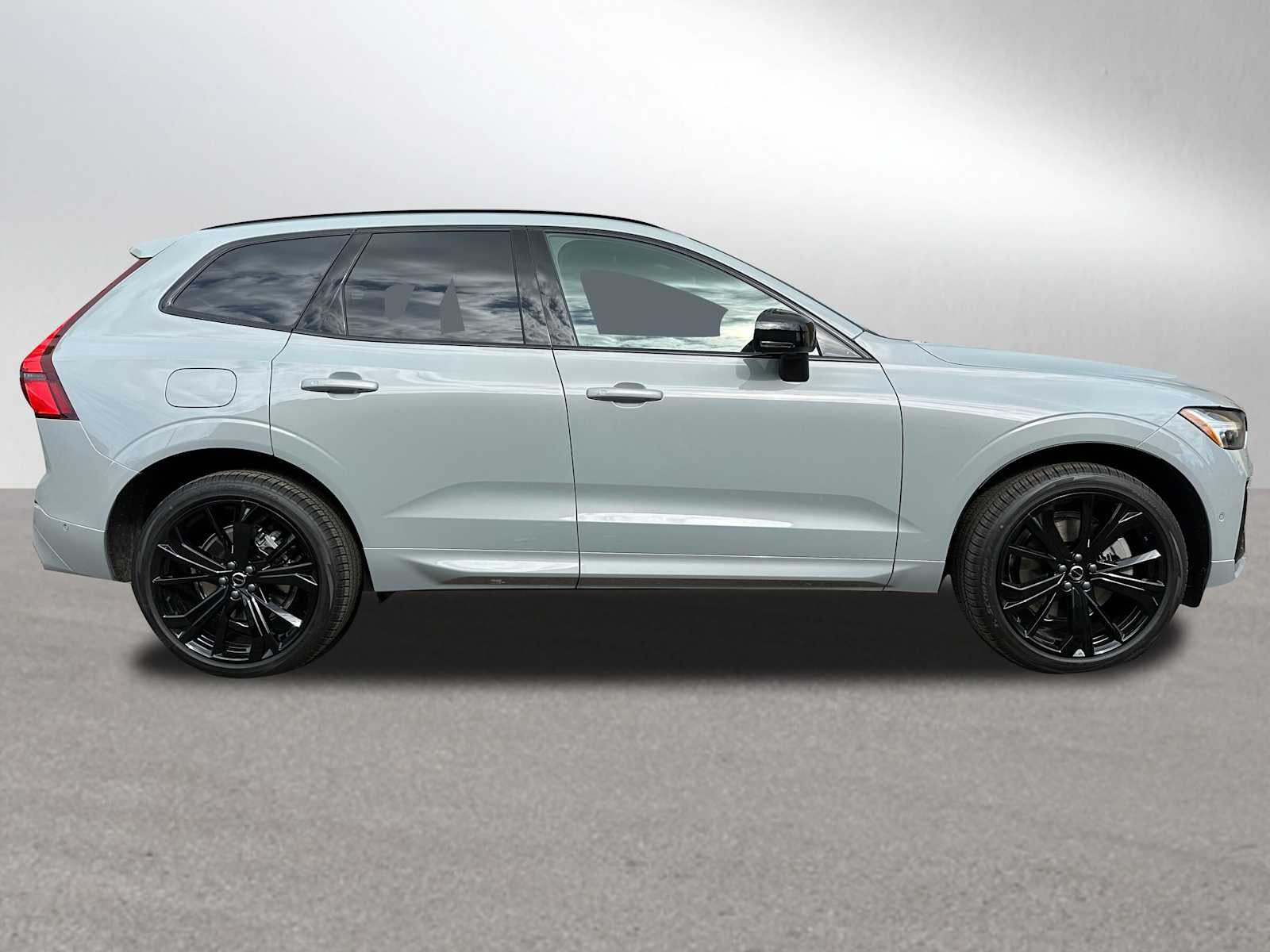 2026 Volvo XC60 Plug-In Hybrid Ultra Black Edition
