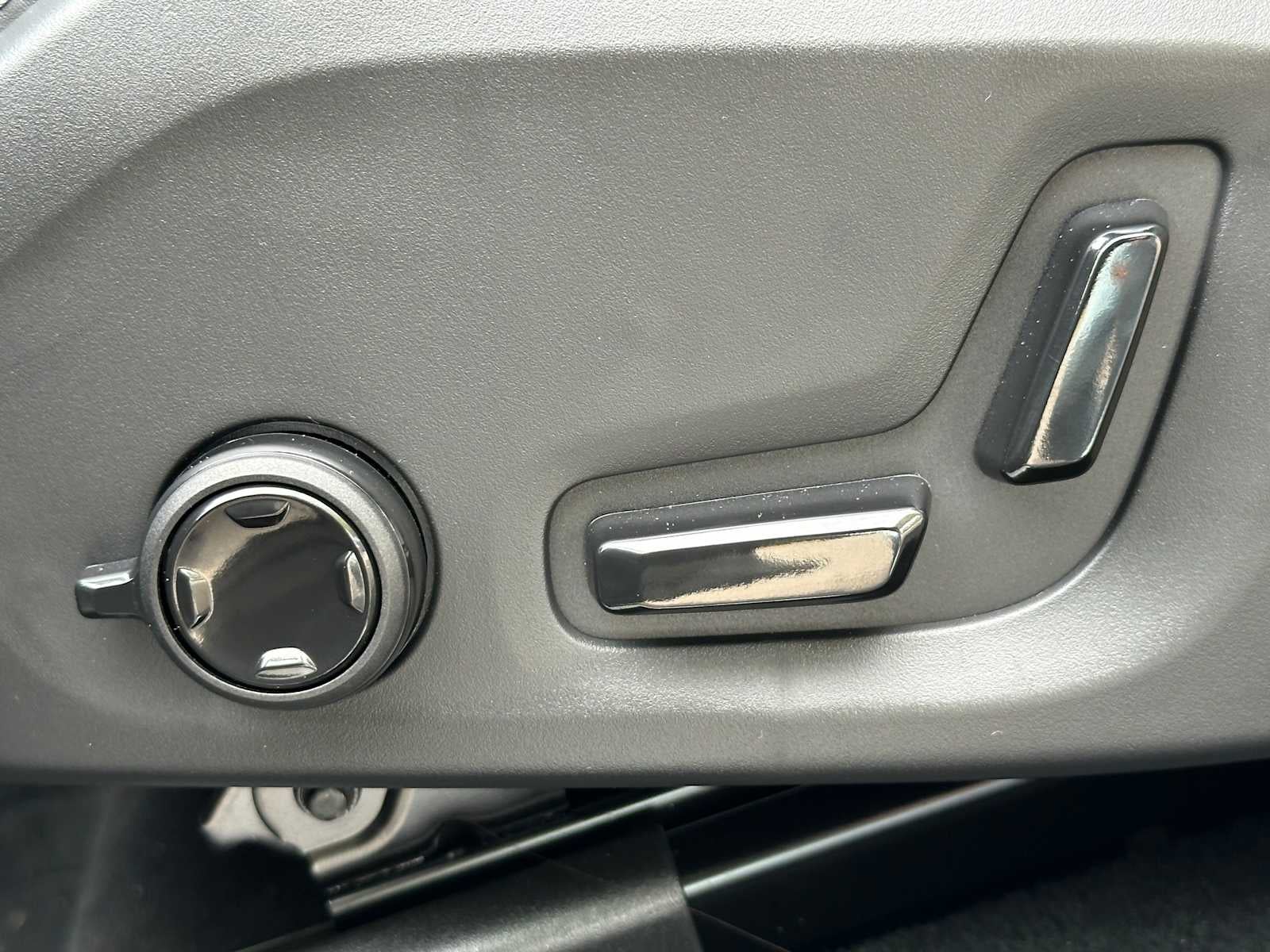 2026 Volvo XC60 Plug-In Hybrid Ultra Black Edition