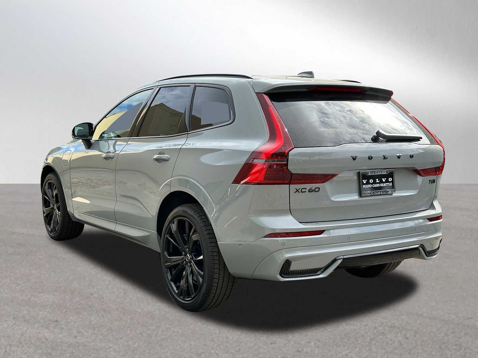 2026 Volvo XC60 Plug-In Hybrid Ultra Black Edition