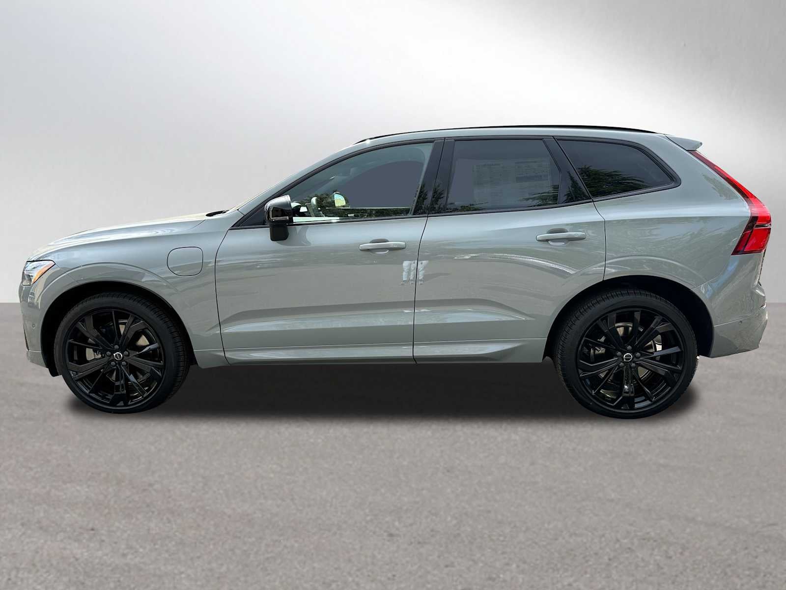 2026 Volvo XC60 Plug-In Hybrid Ultra Black Edition
