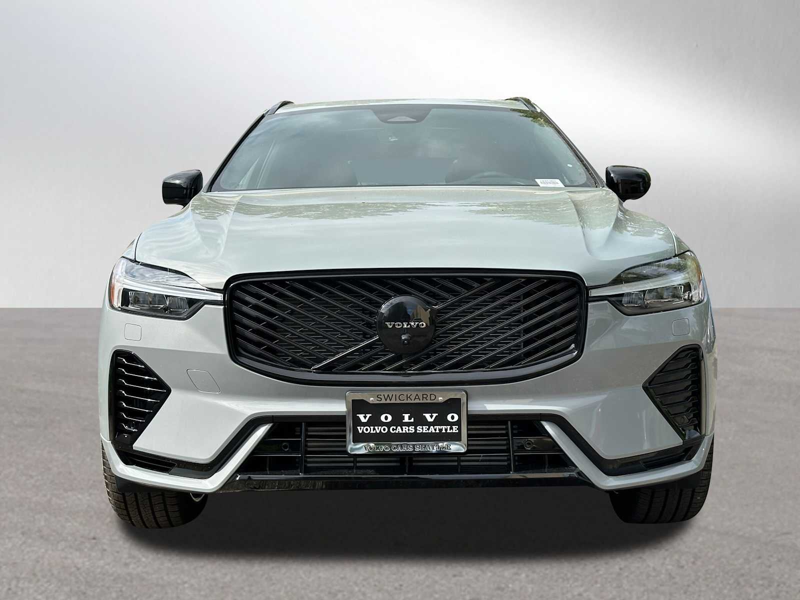 2026 Volvo XC60 Plug-In Hybrid Ultra Black Edition