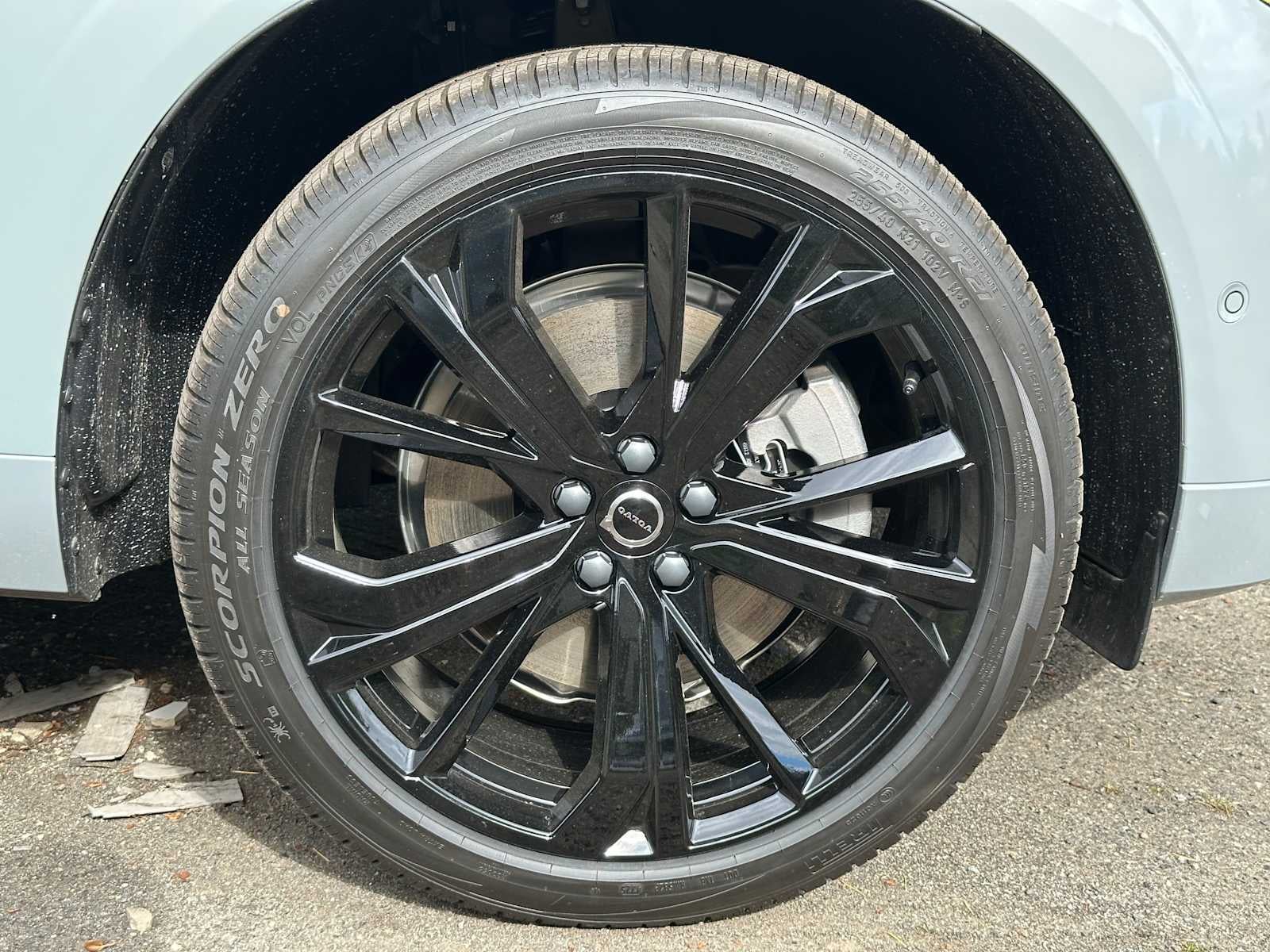 2026 Volvo XC60 Plug-In Hybrid Ultra Black Edition