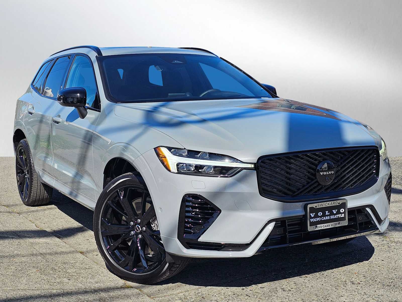 2026 Volvo XC60 Plug-In Hybrid Ultra Black Edition