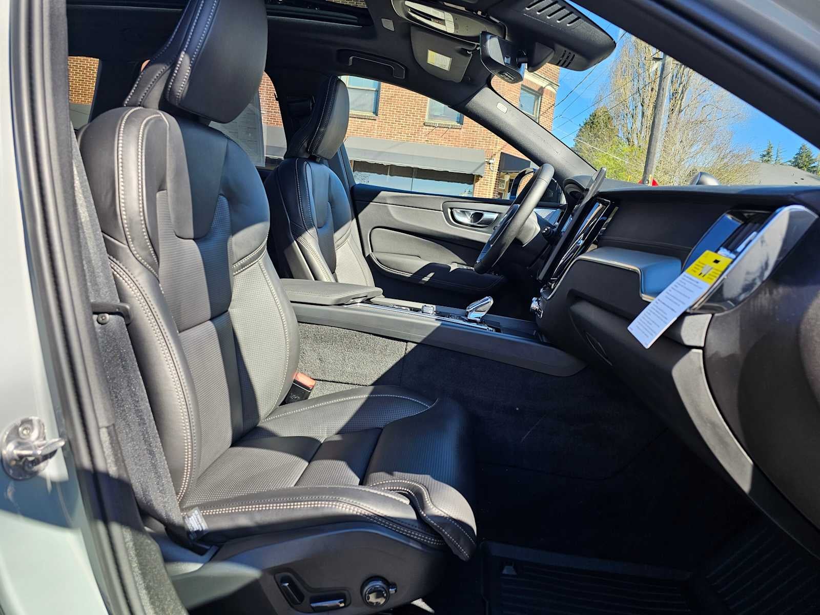 2026 Volvo XC60 Plug-In Hybrid Ultra Black Edition