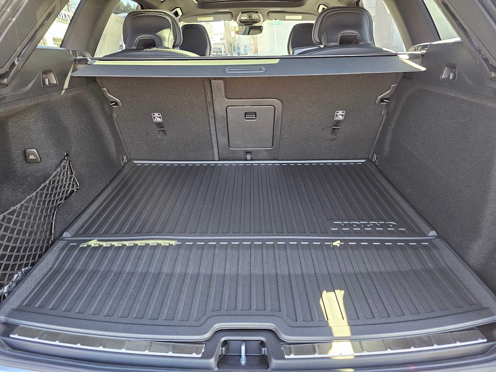 2026 Volvo XC60 Plug-In Hybrid Ultra Black Edition