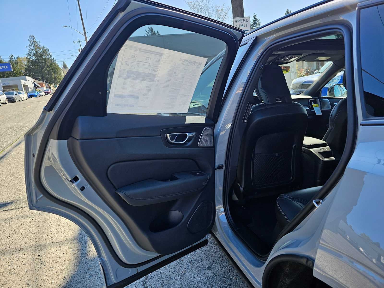 2026 Volvo XC60 Plug-In Hybrid Ultra Black Edition