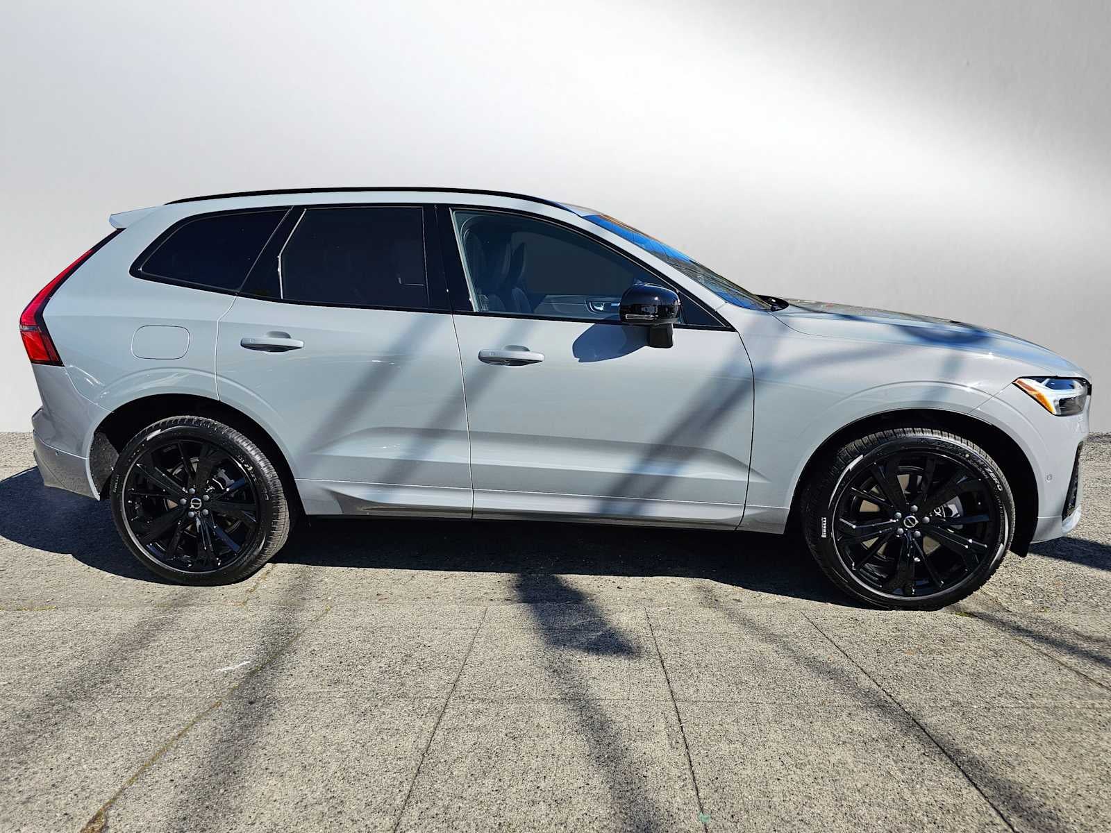 2026 Volvo XC60 Plug-In Hybrid Ultra Black Edition