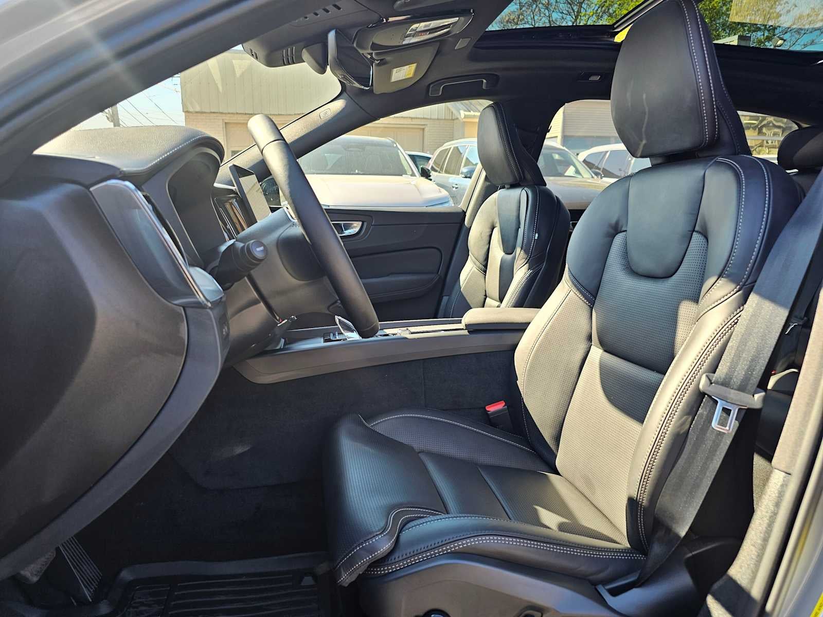 2026 Volvo XC60 Plug-In Hybrid Ultra Black Edition