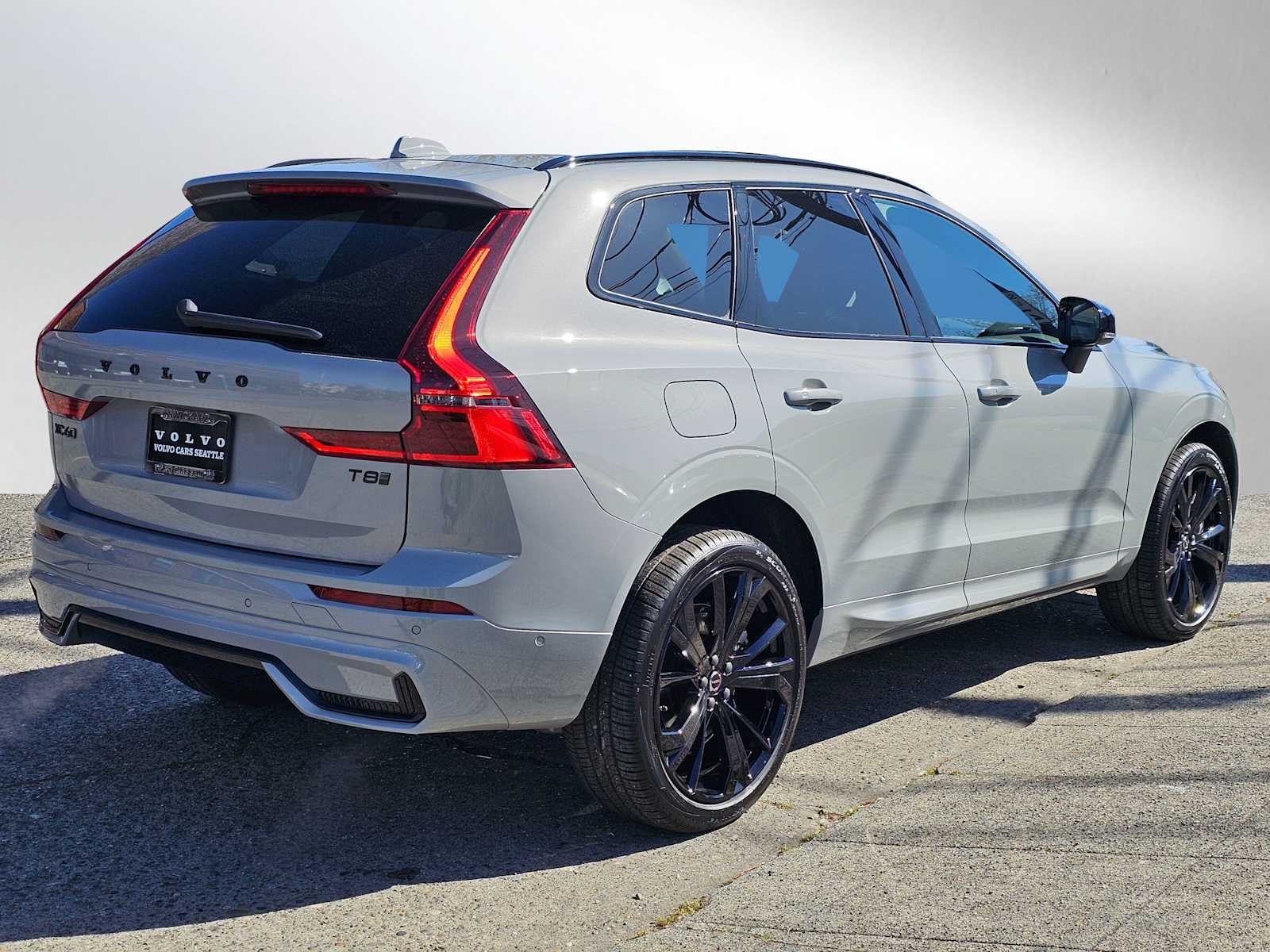 2026 Volvo XC60 Plug-In Hybrid Ultra Black Edition