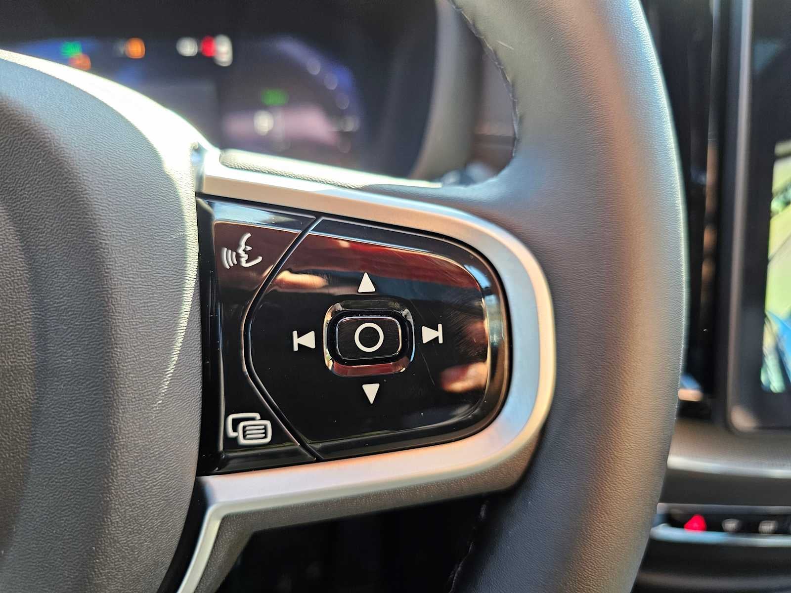 2026 Volvo XC60 Plug-In Hybrid Ultra Black Edition