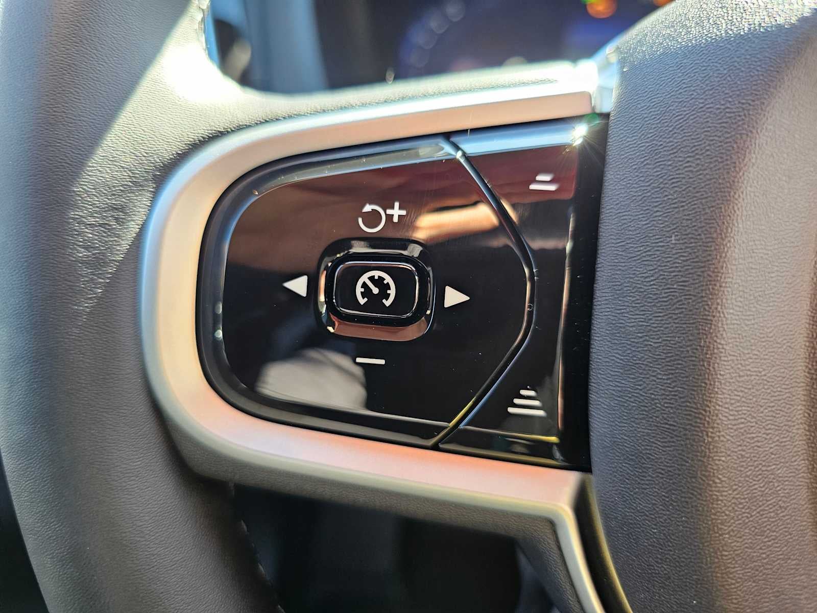 2026 Volvo XC60 Plug-In Hybrid Ultra Black Edition