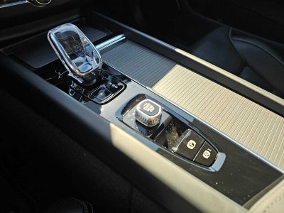 2026 Volvo XC60 Plug-In Hybrid Ultra Black Edition