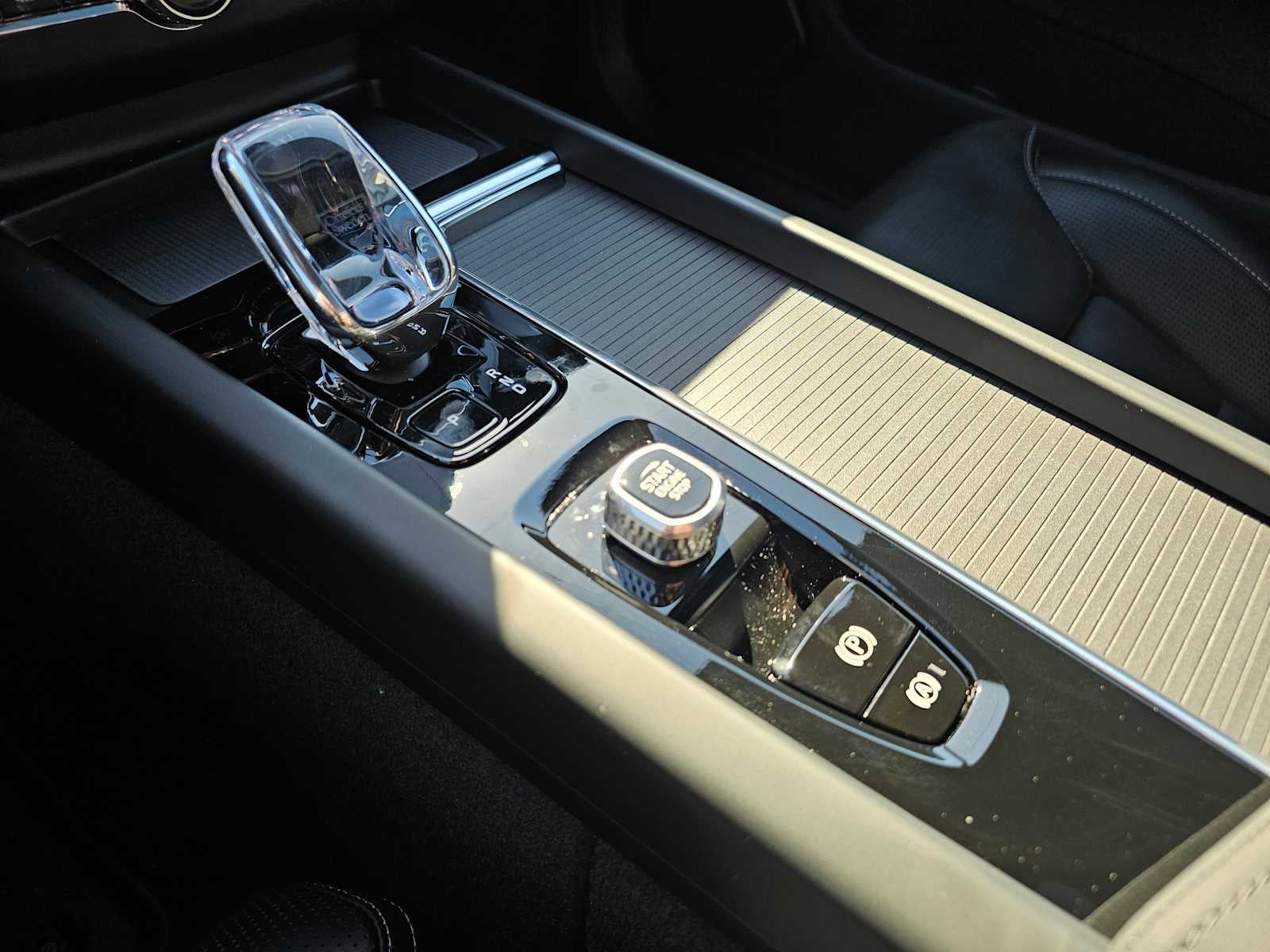 2026 Volvo XC60 Plug-In Hybrid Ultra Black Edition