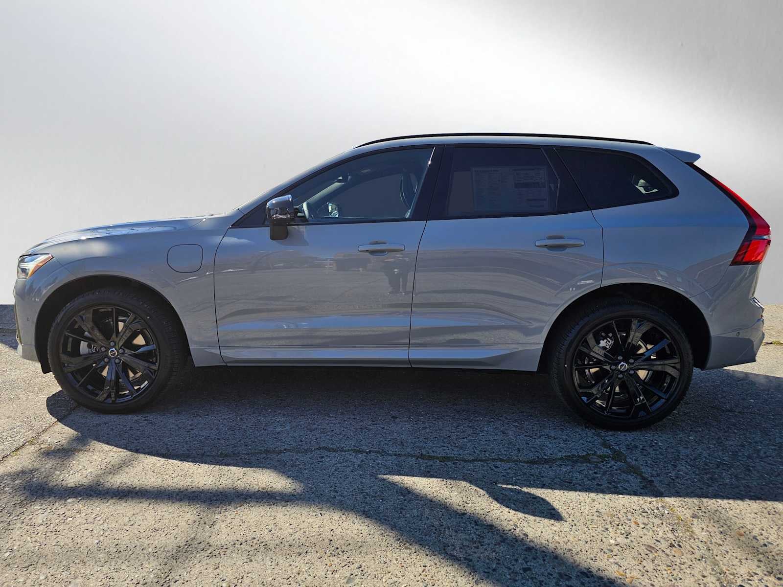 2026 Volvo XC60 Plug-In Hybrid Ultra Black Edition