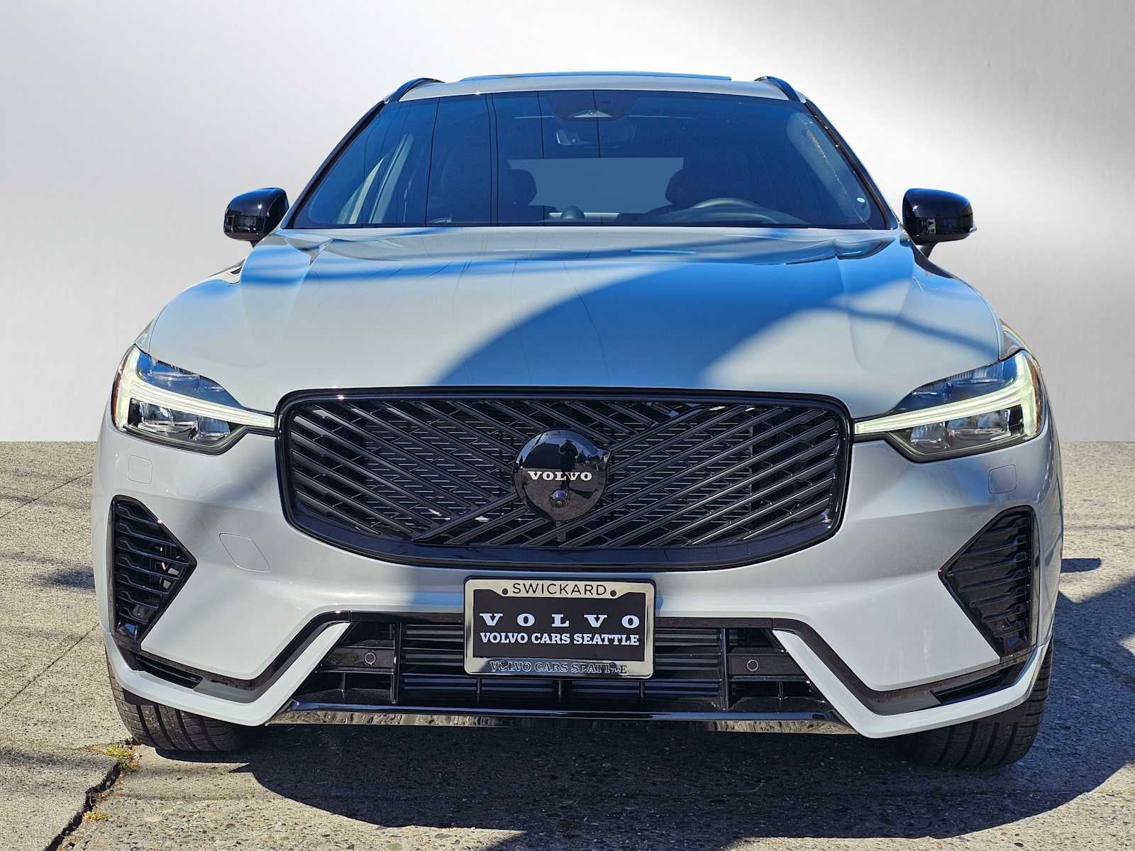 2026 Volvo XC60 Plug-In Hybrid Ultra Black Edition