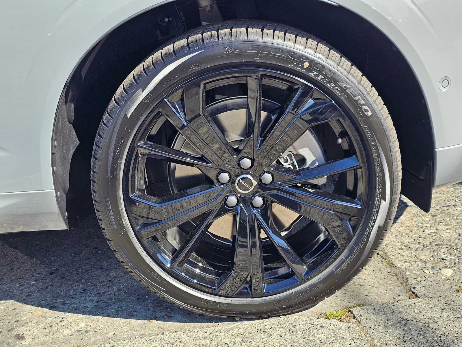 2026 Volvo XC60 Plug-In Hybrid Ultra Black Edition