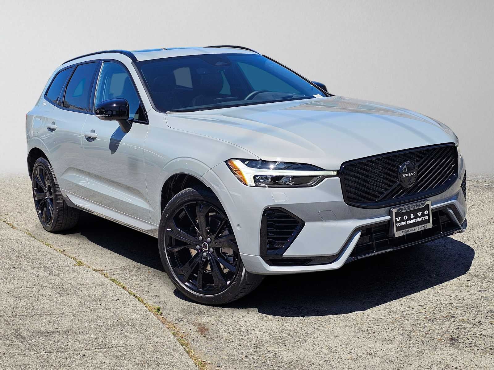 2026 Volvo XC60 Plug-In Hybrid Ultra Black Edition