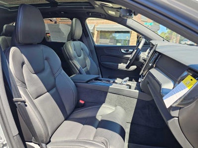 2026 Volvo XC60 Plug-In Hybrid Ultra Black Edition