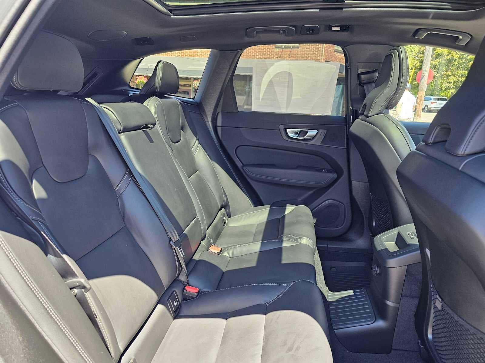 2026 Volvo XC60 Plug-In Hybrid Ultra Black Edition