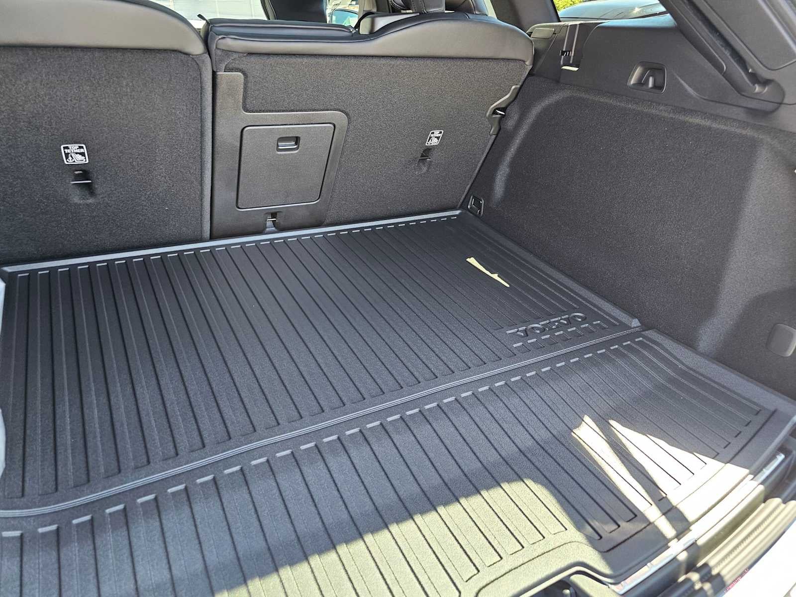 2026 Volvo XC60 Plug-In Hybrid Ultra Black Edition