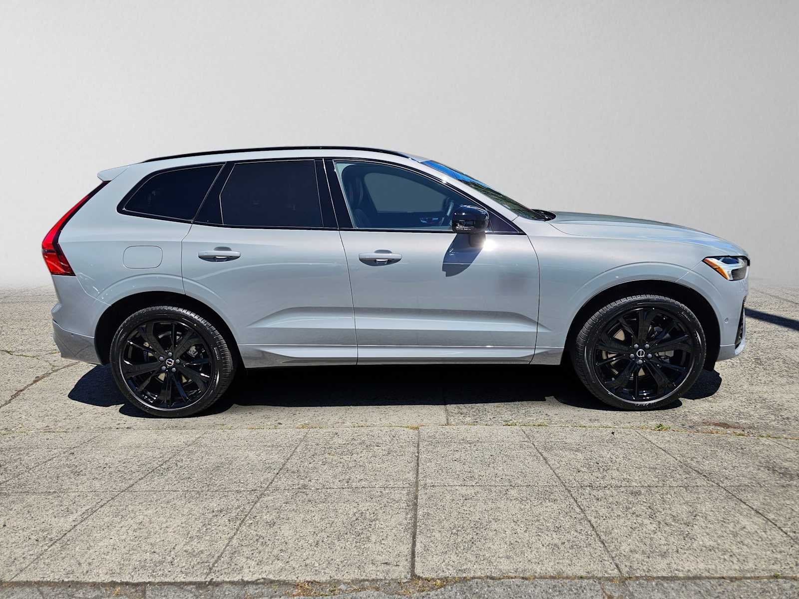 2026 Volvo XC60 Plug-In Hybrid Ultra Black Edition