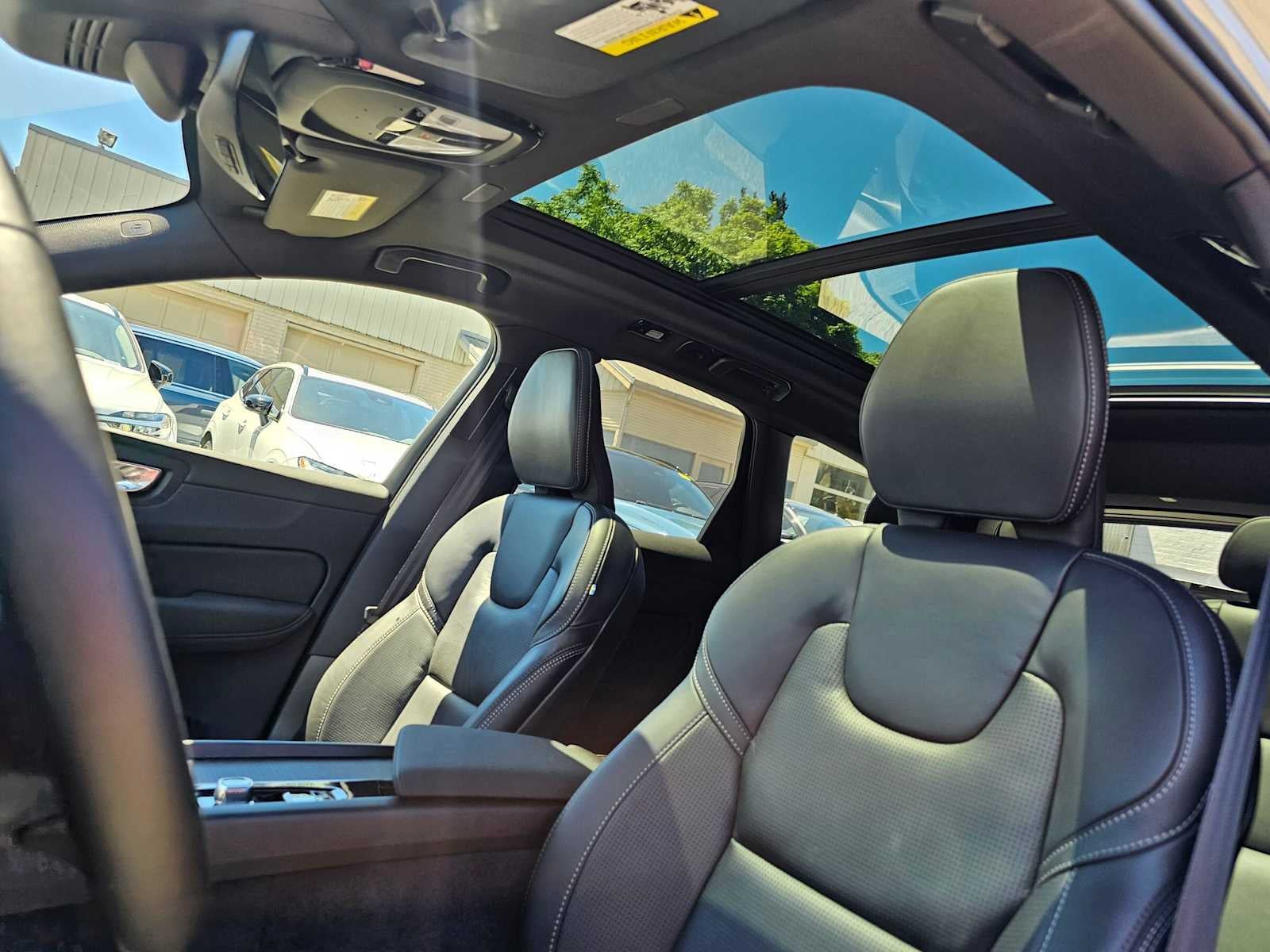2026 Volvo XC60 Plug-In Hybrid Ultra Black Edition