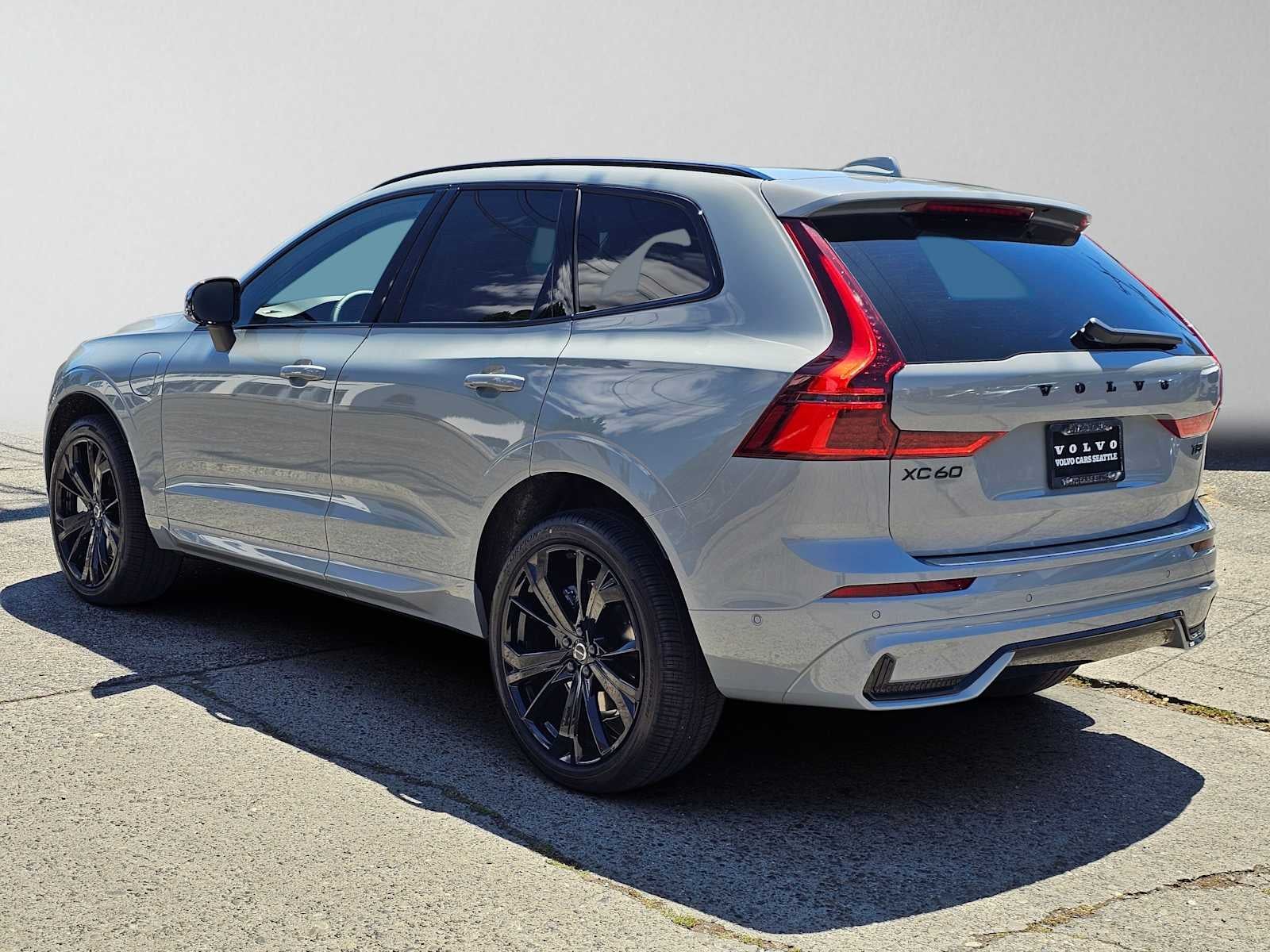2026 Volvo XC60 Plug-In Hybrid Ultra Black Edition