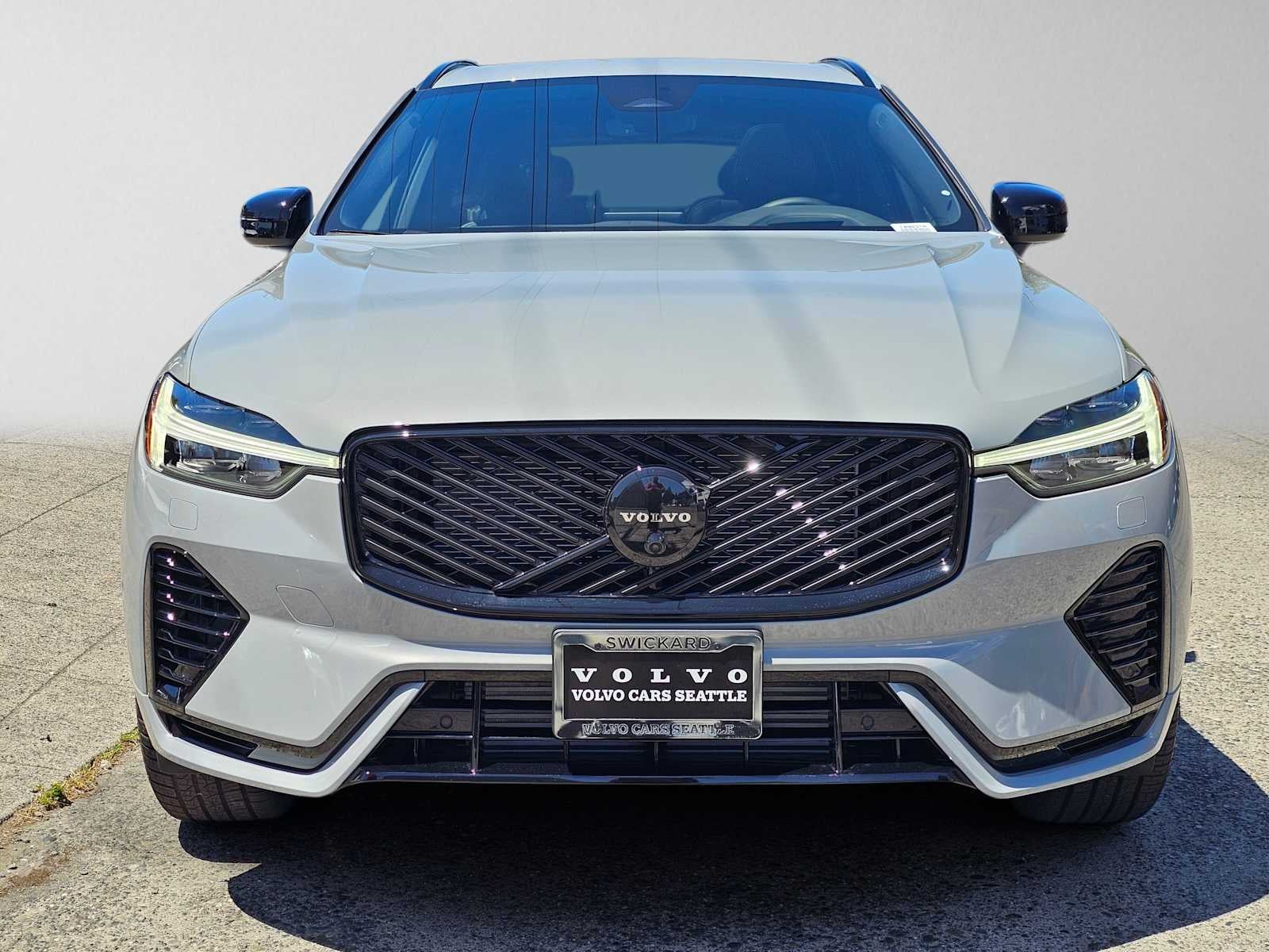 2026 Volvo XC60 Plug-In Hybrid Ultra Black Edition