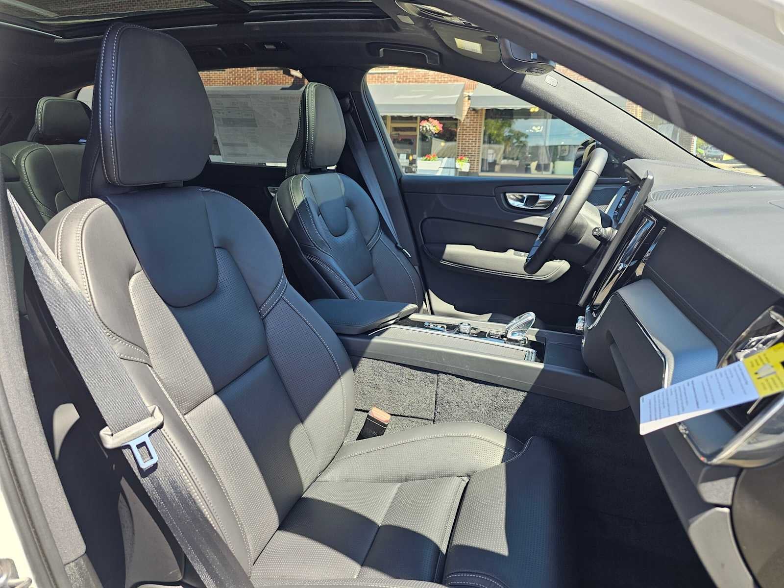 2026 Volvo XC60 Plug-In Hybrid Ultra Black Edition