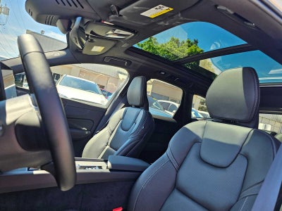 2026 Volvo XC60 Plug-In Hybrid Ultra Black Edition