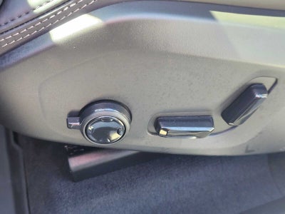 2026 Volvo XC60 Plug-In Hybrid Ultra Black Edition