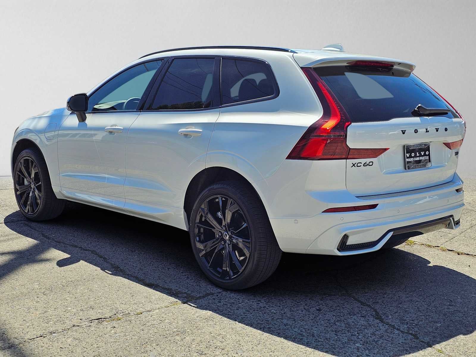 2026 Volvo XC60 Plug-In Hybrid Ultra Black Edition