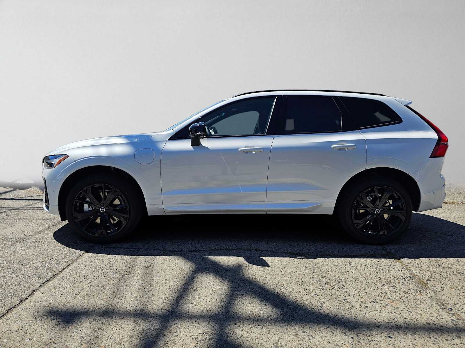 2026 Volvo XC60 Plug-In Hybrid Ultra Black Edition
