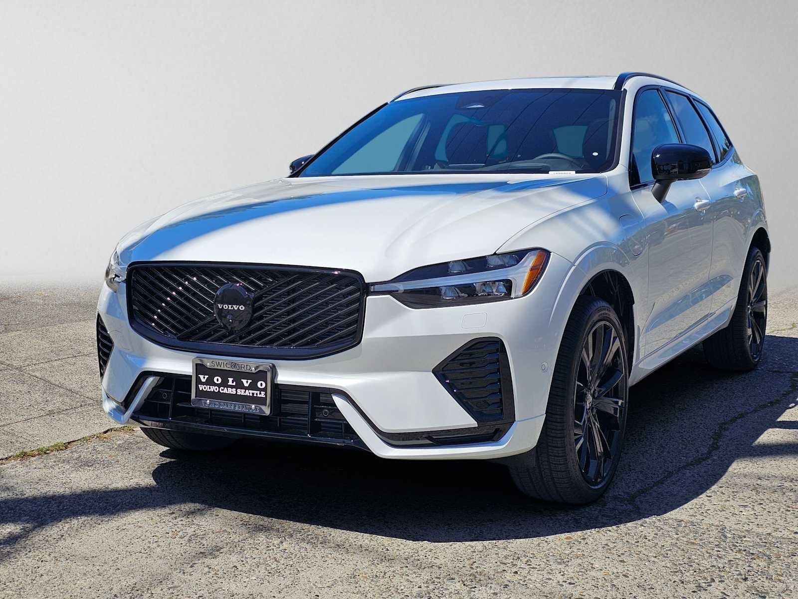 2026 Volvo XC60 Plug-In Hybrid Ultra Black Edition