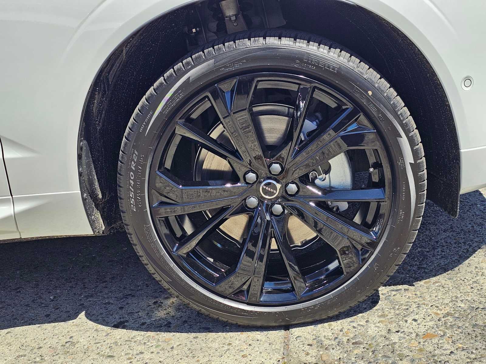2026 Volvo XC60 Plug-In Hybrid Ultra Black Edition