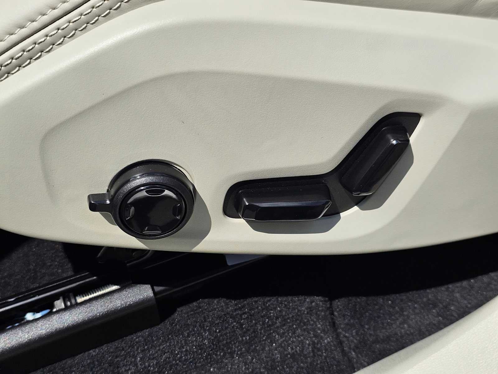 2026 Volvo XC60 Plug-In Hybrid Ultra