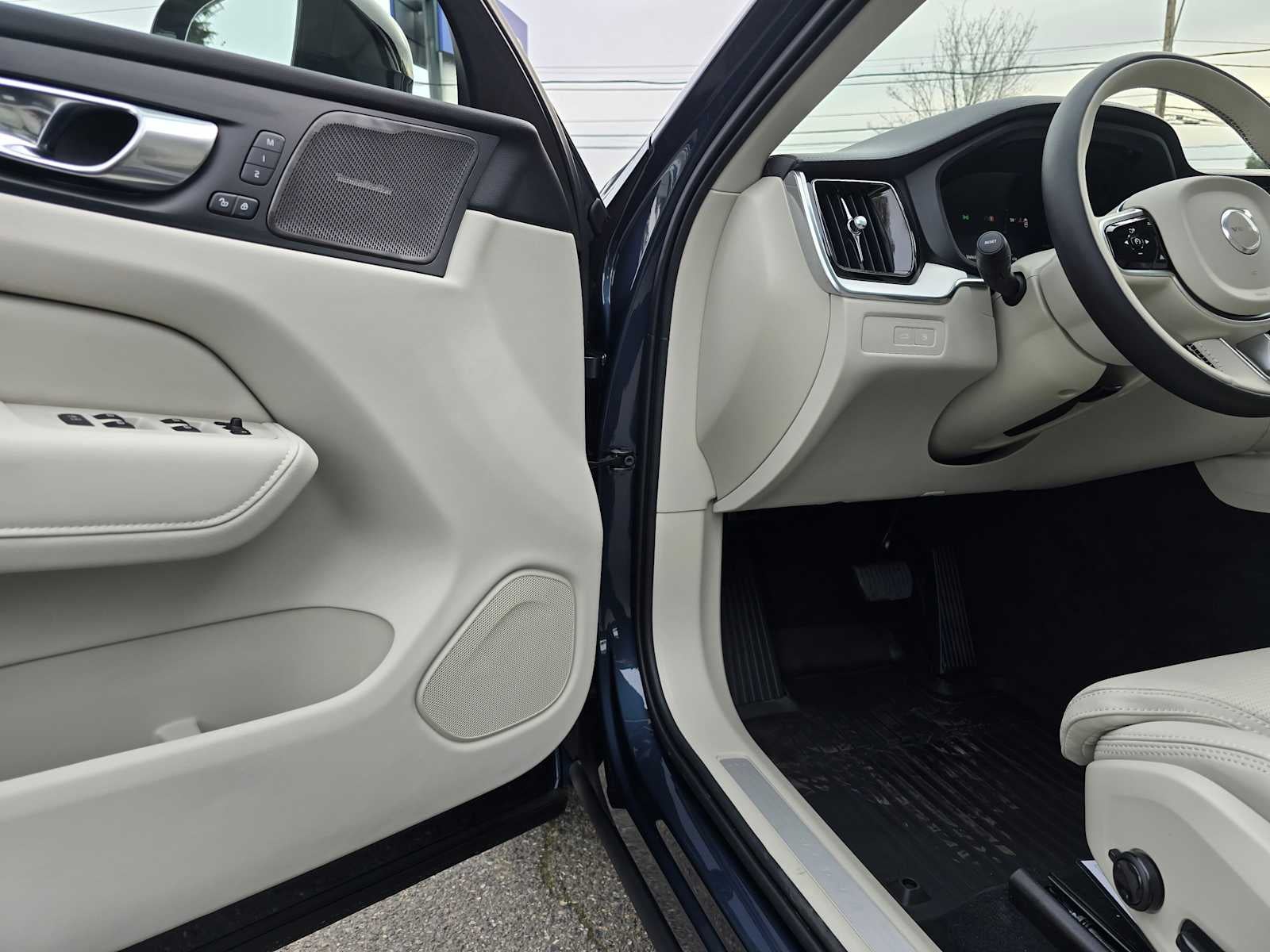 2026 Volvo XC60 Plug-In Hybrid Ultra