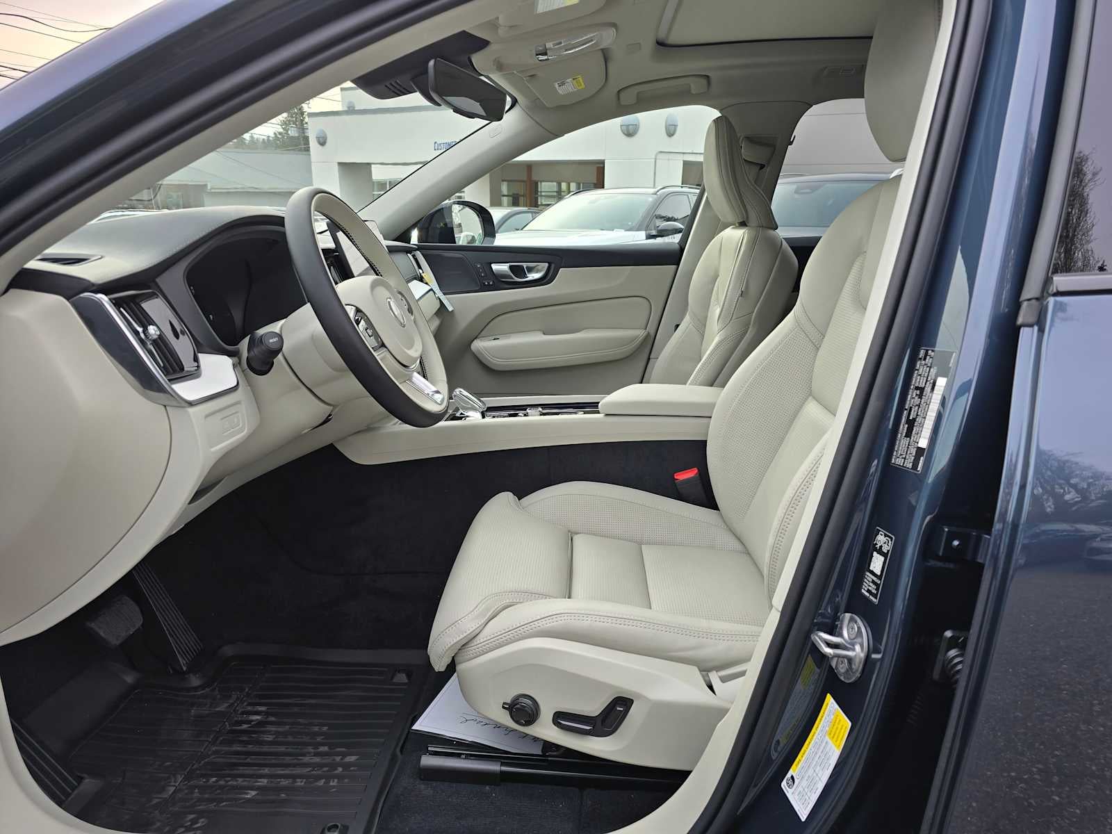 2026 Volvo XC60 Plug-In Hybrid Ultra