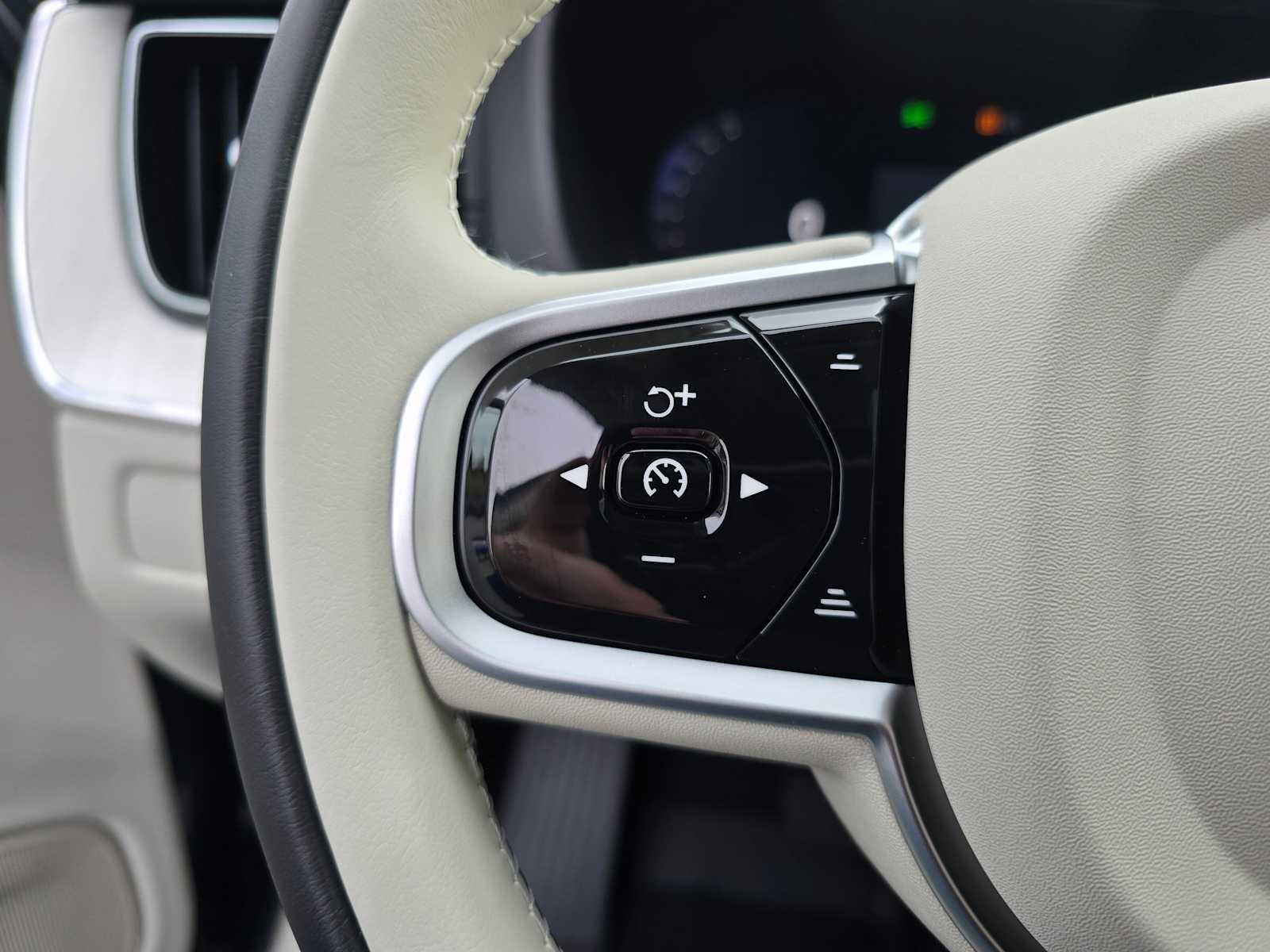 2026 Volvo XC60 Plug-In Hybrid Ultra