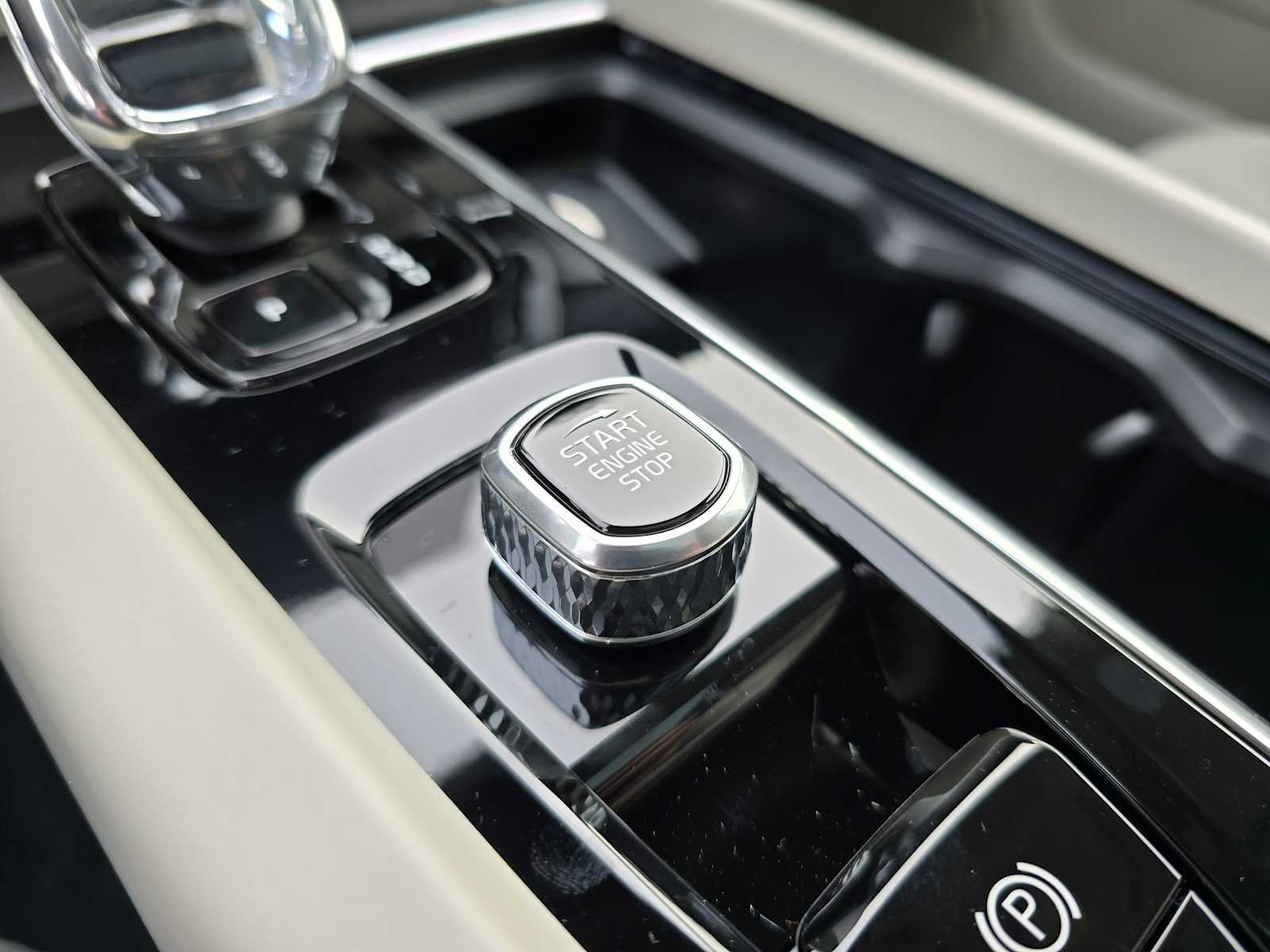 2026 Volvo XC60 Plug-In Hybrid Ultra