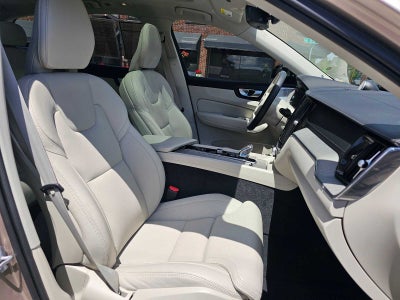 2024 Volvo XC60 Ultimate Dark Theme