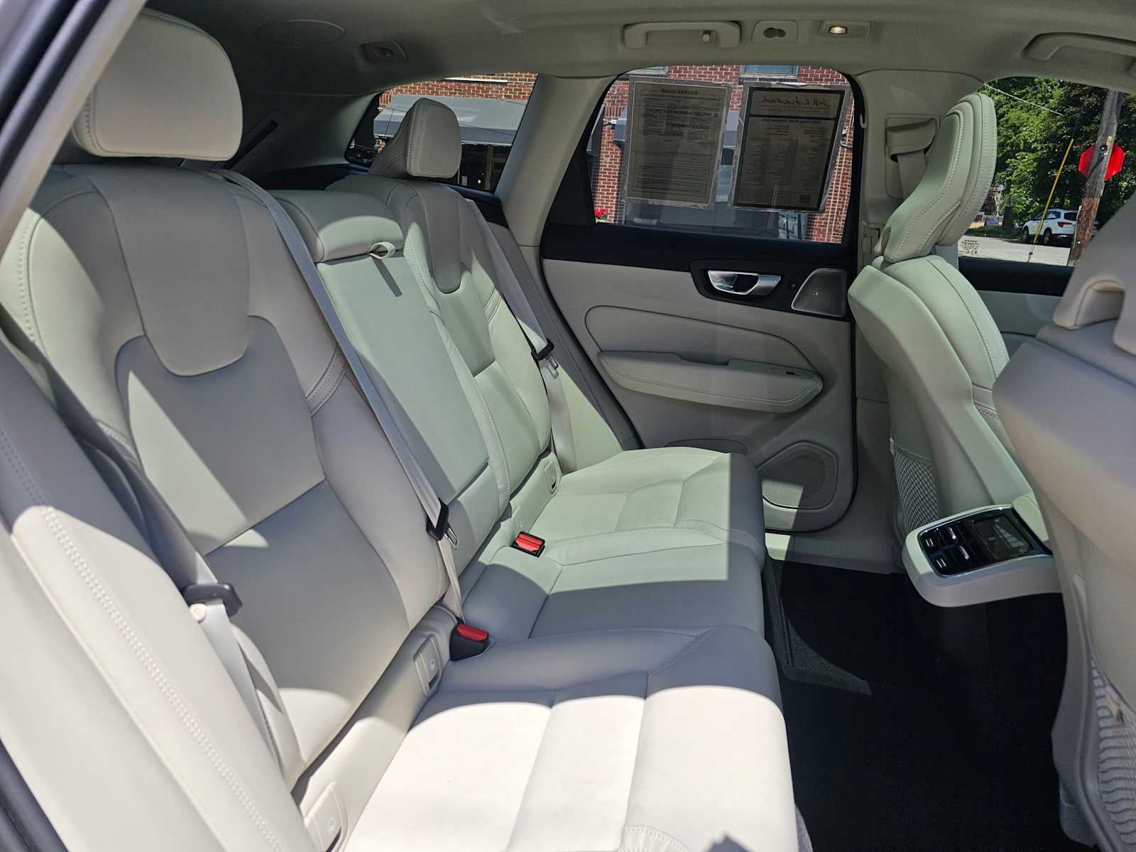 2024 Volvo XC60 Ultimate Dark Theme
