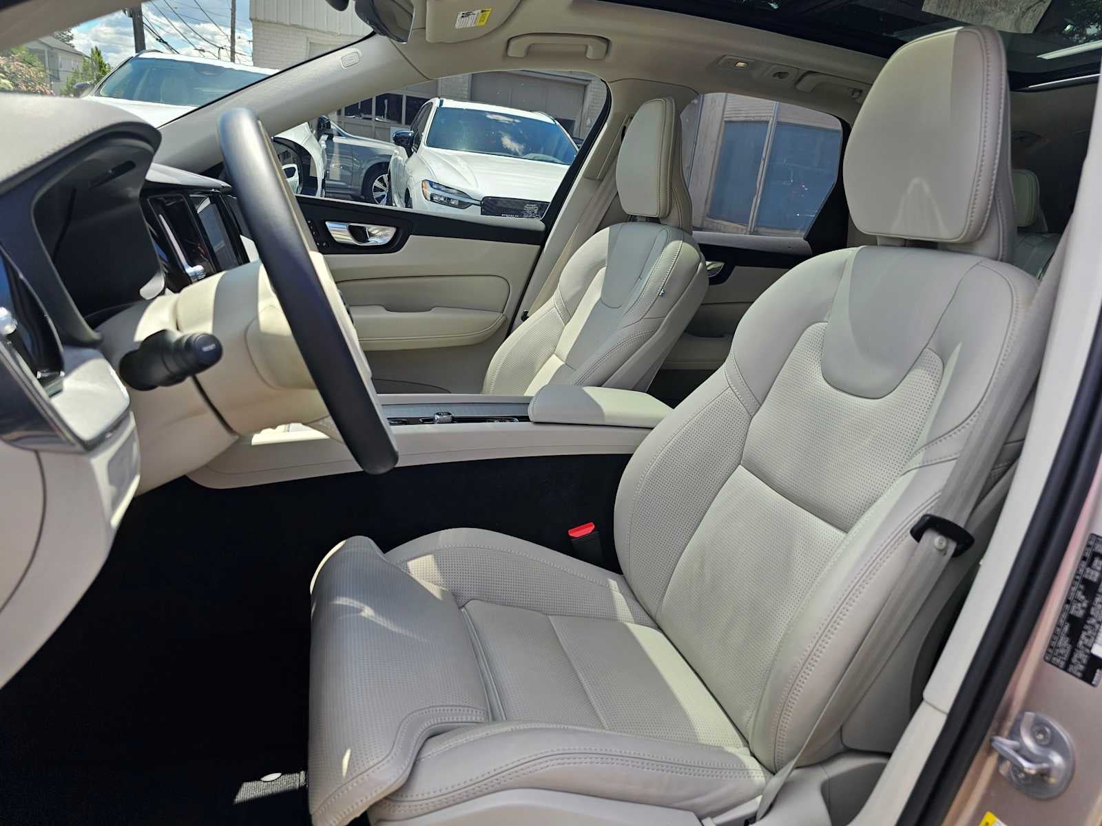 2024 Volvo XC60 Ultimate Dark Theme