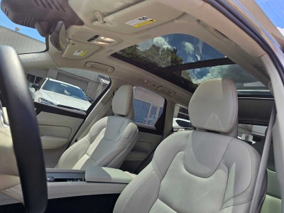 2024 Volvo XC60 Ultimate Dark Theme
