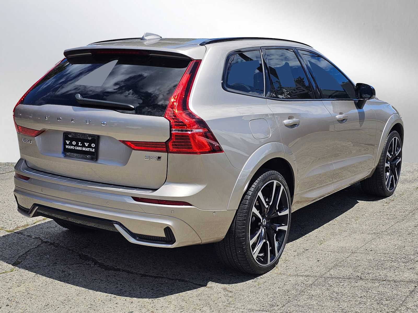 2024 Volvo XC60 Ultimate Dark Theme