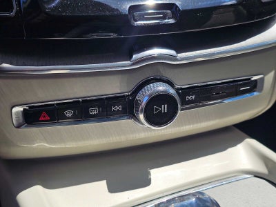 2024 Volvo XC60 Ultimate Dark Theme