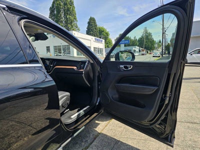 2023 Volvo XC60 Plus Bright Theme